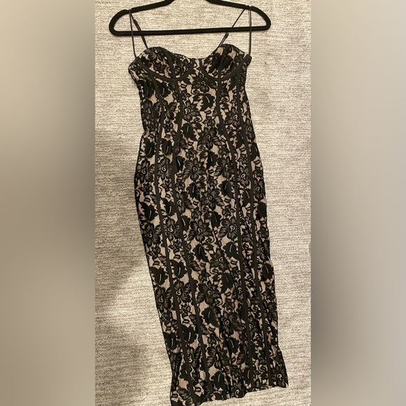 Hello Molly Elegant Black Lace Dress - Picture 3 of 4